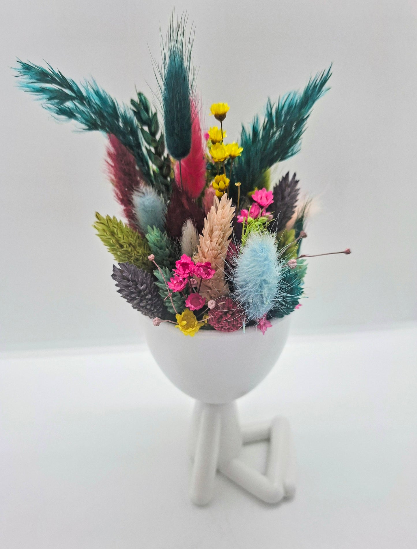 Plantenpotje mannetje met droogbloemen