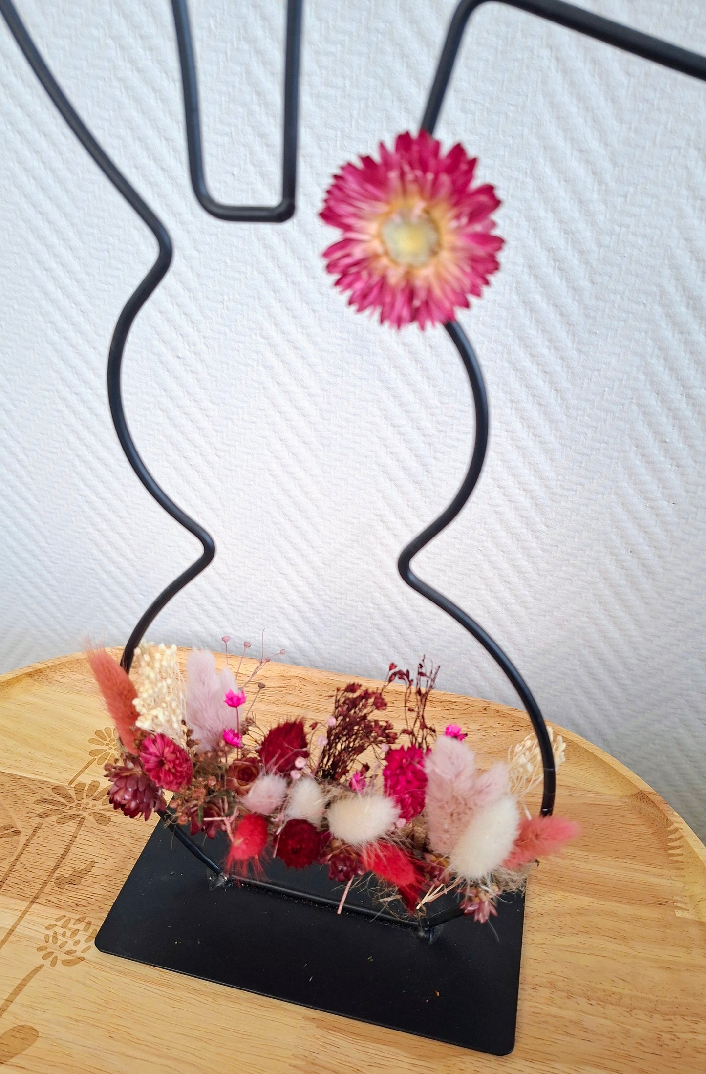 Paashaasje met droogbloemetjes en macramé (Medium)