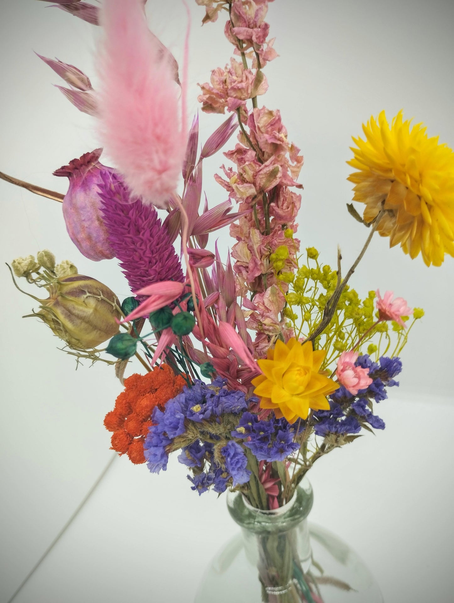 Droogbloemen in bubble-vaasje