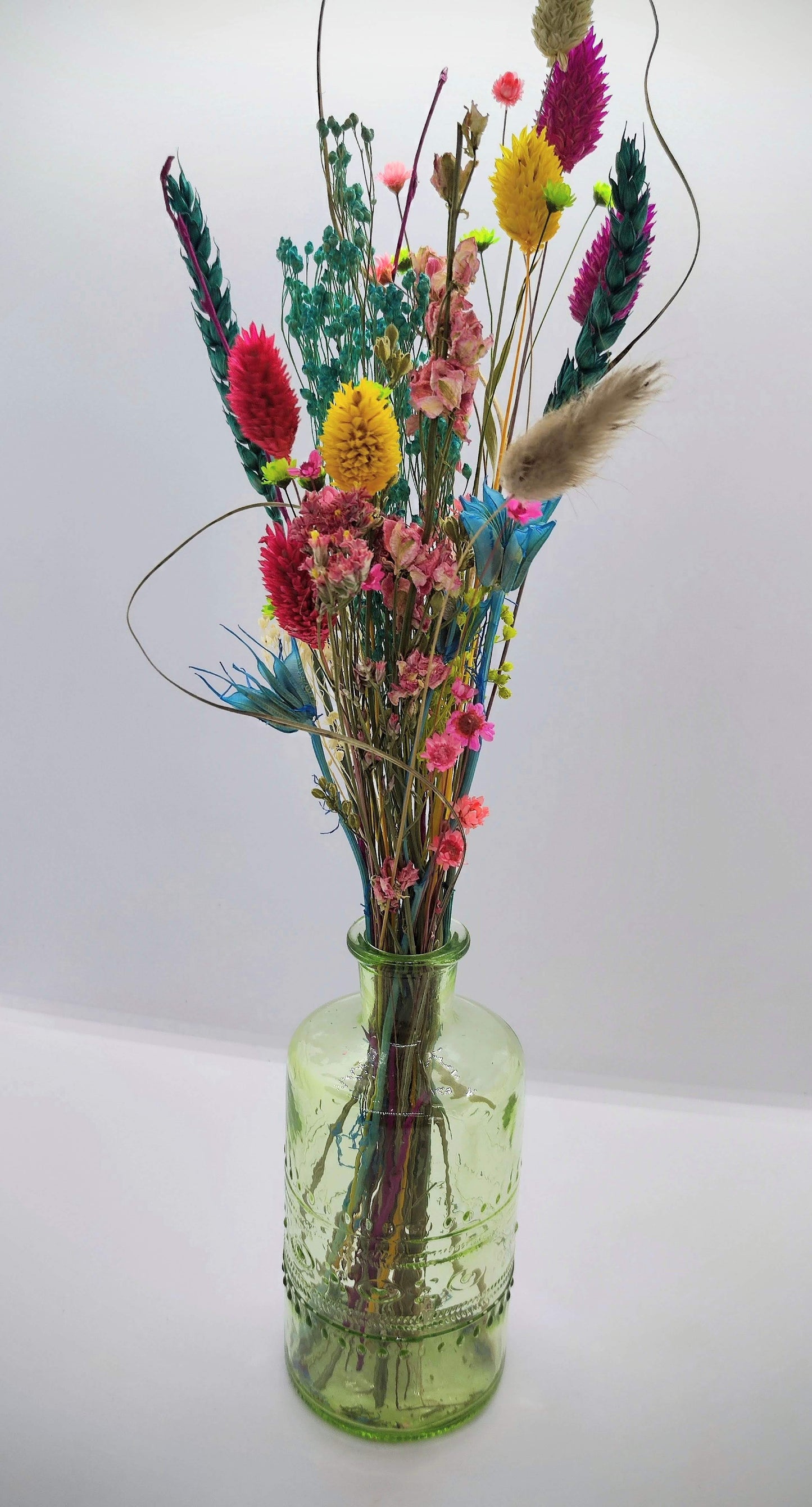 Droogbloemen in kleurrijk vaasje
