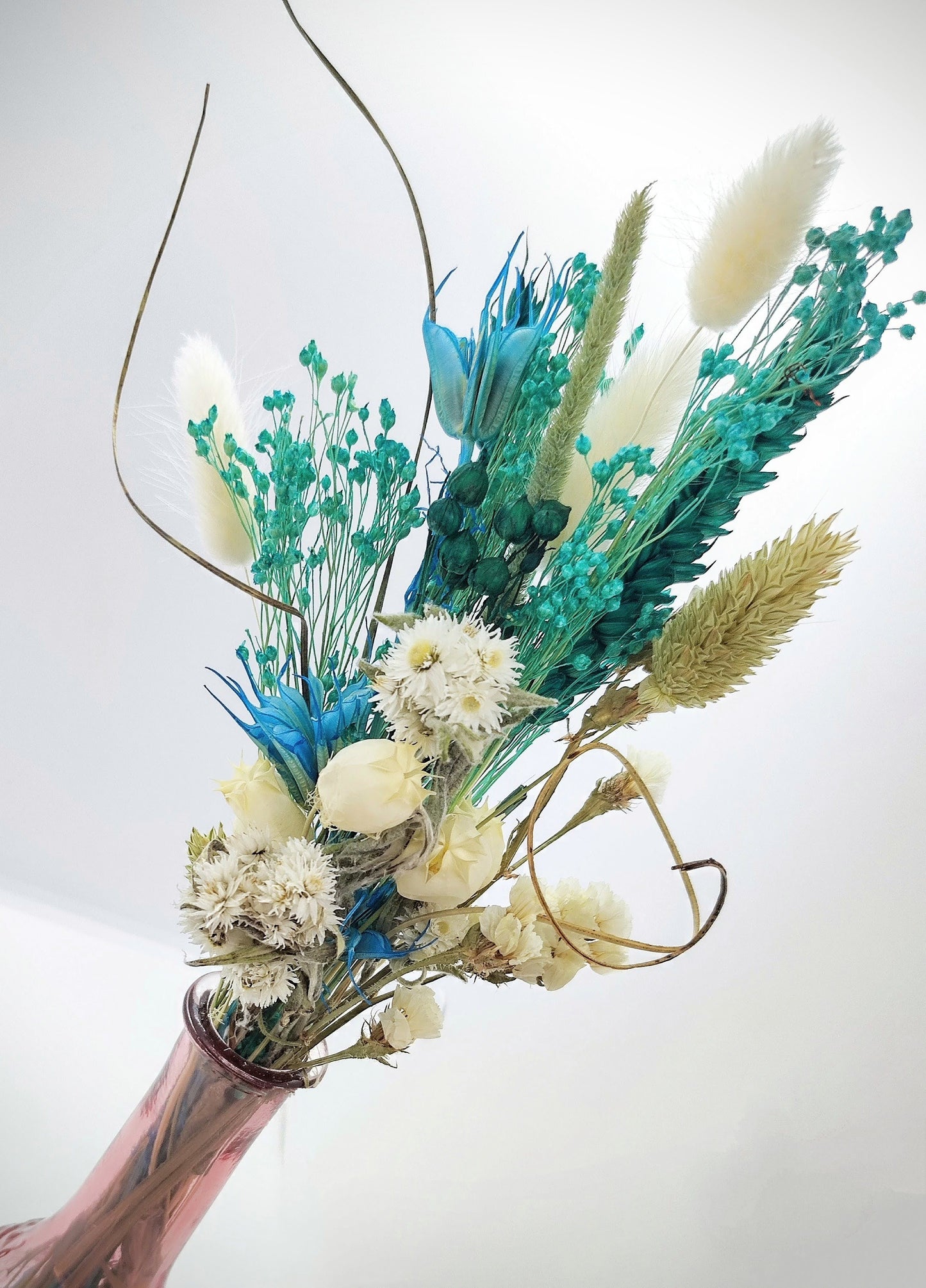 Droogbloemen in kleurrijk vaasje