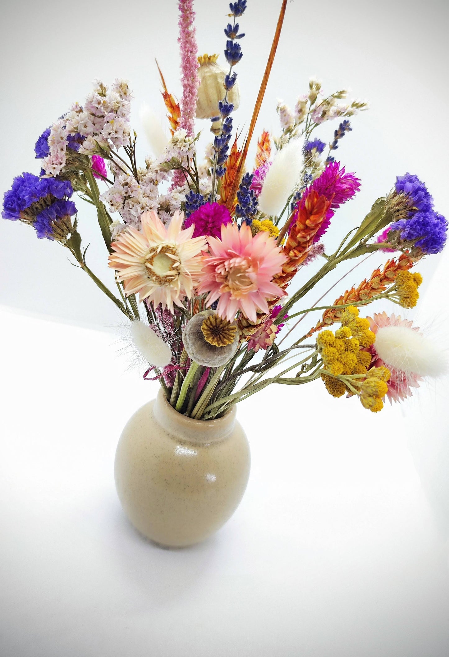 Droogbloemen in Keramieke vaasje