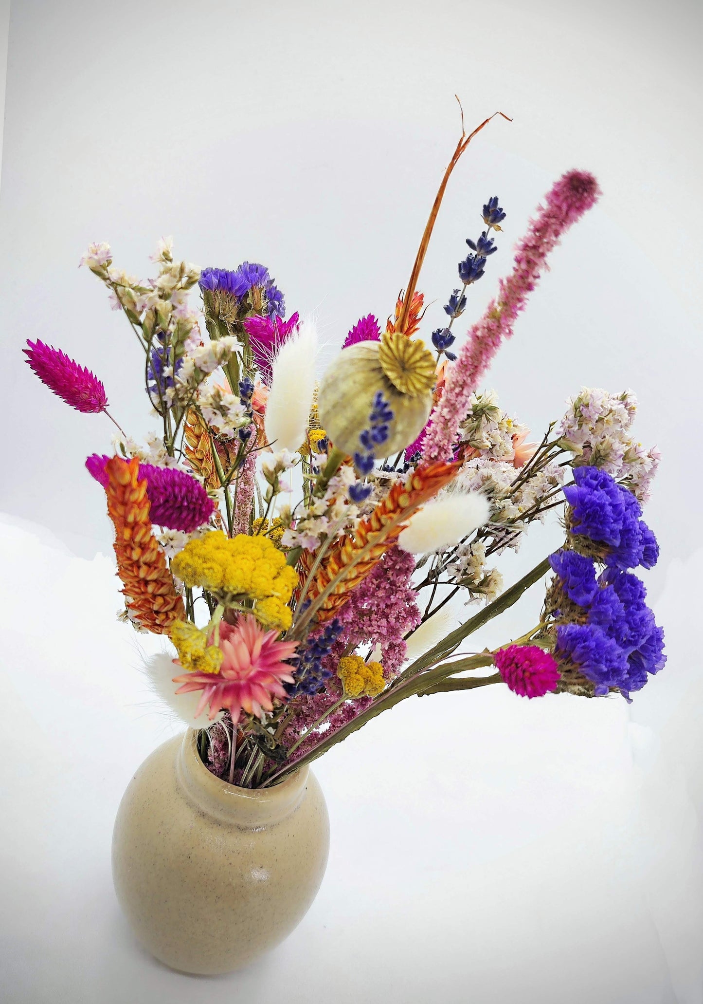 Droogbloemen in Keramieke vaasje