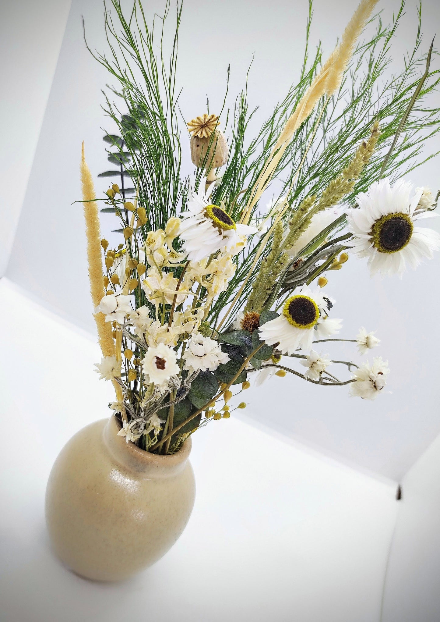 Droogbloemen in Keramieke vaasje