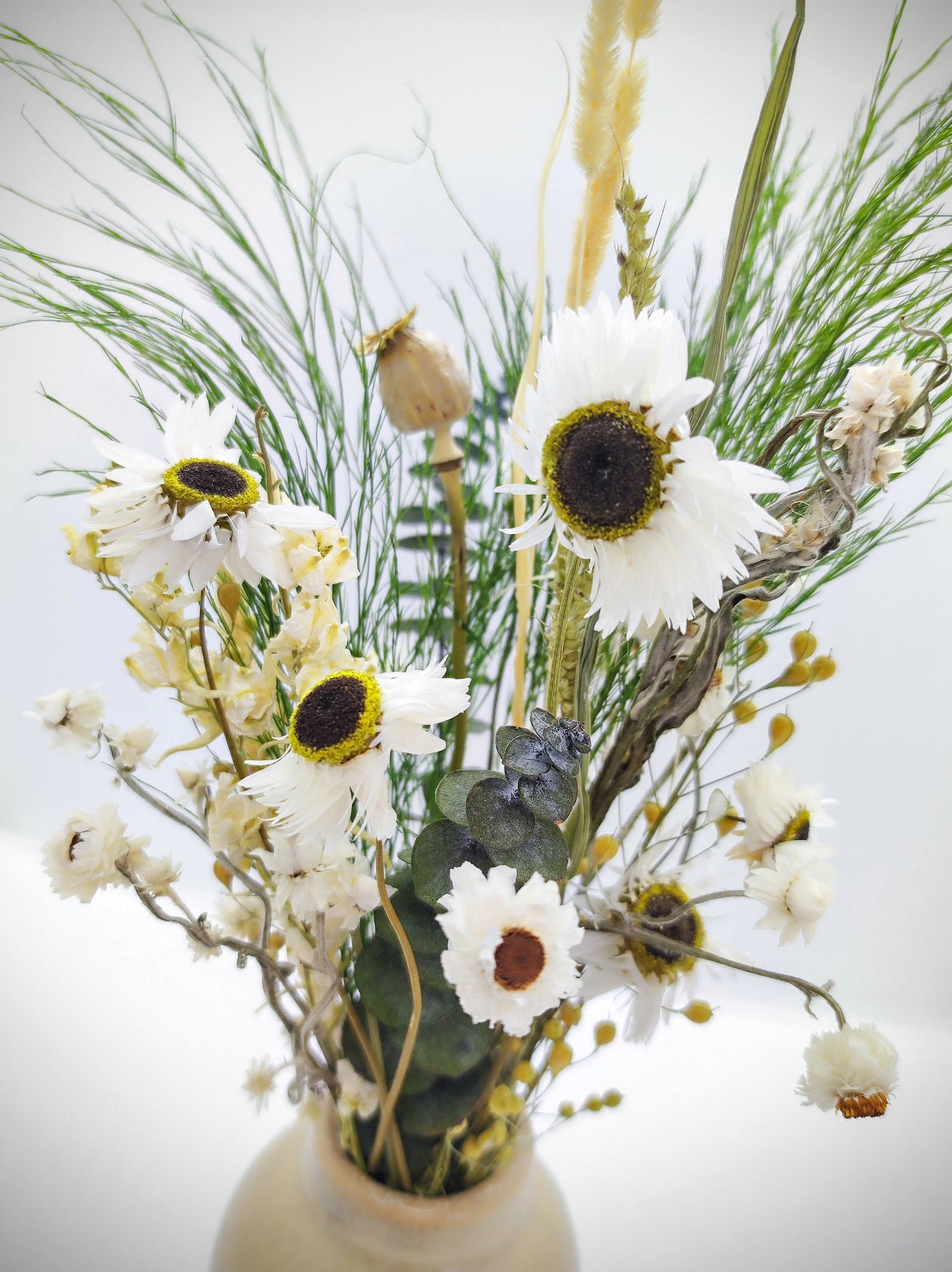 Droogbloemen in Keramieke vaasje