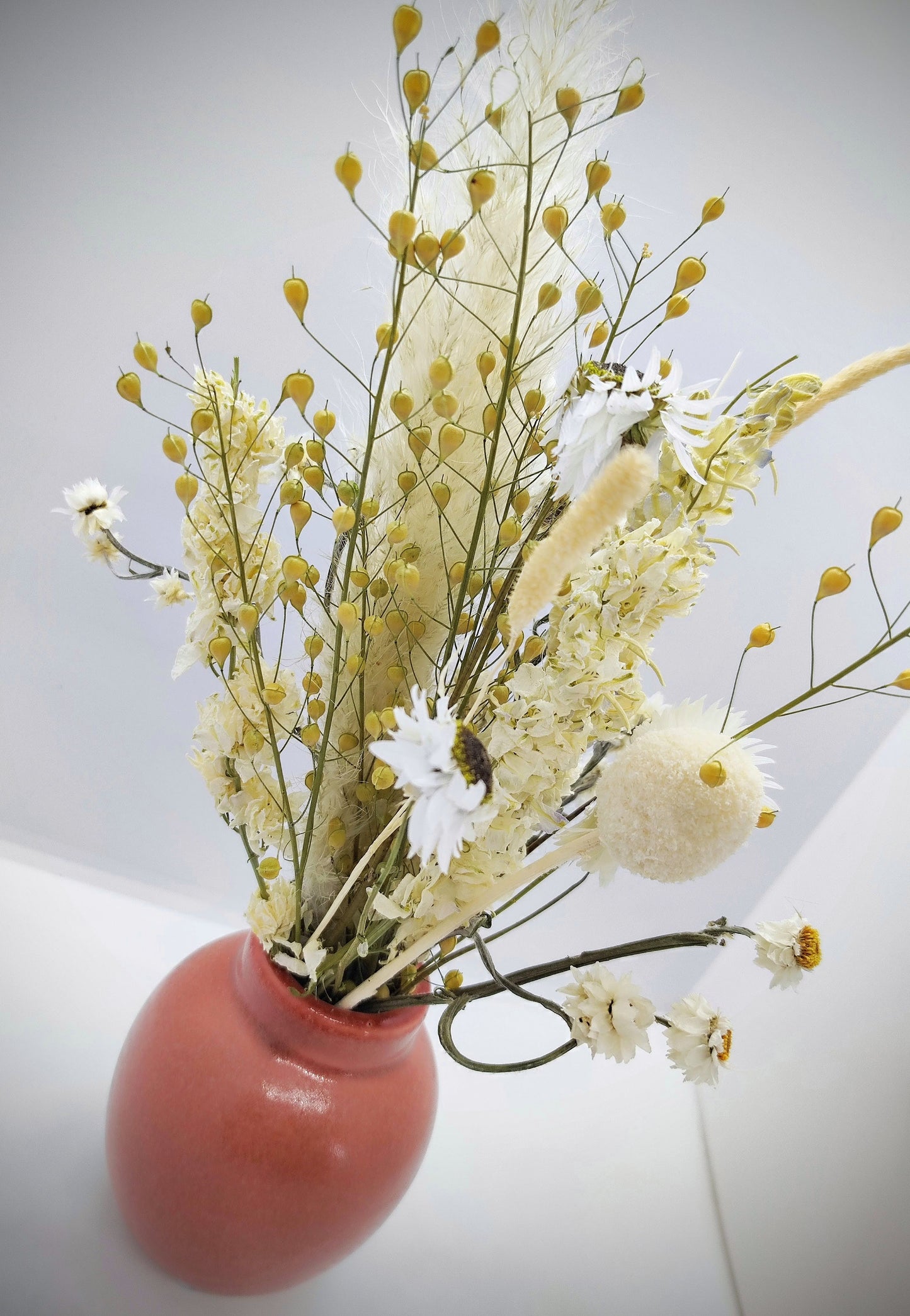 Droogbloemen in Keramieke vaasje