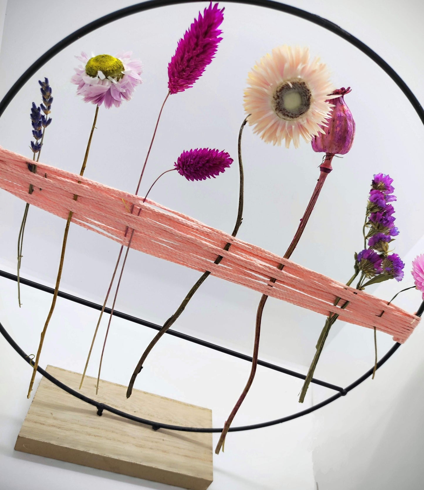 Hoopsie-Loop met droogbloemetjes en macramé ( + extra diverse reserve bloemetjes)
