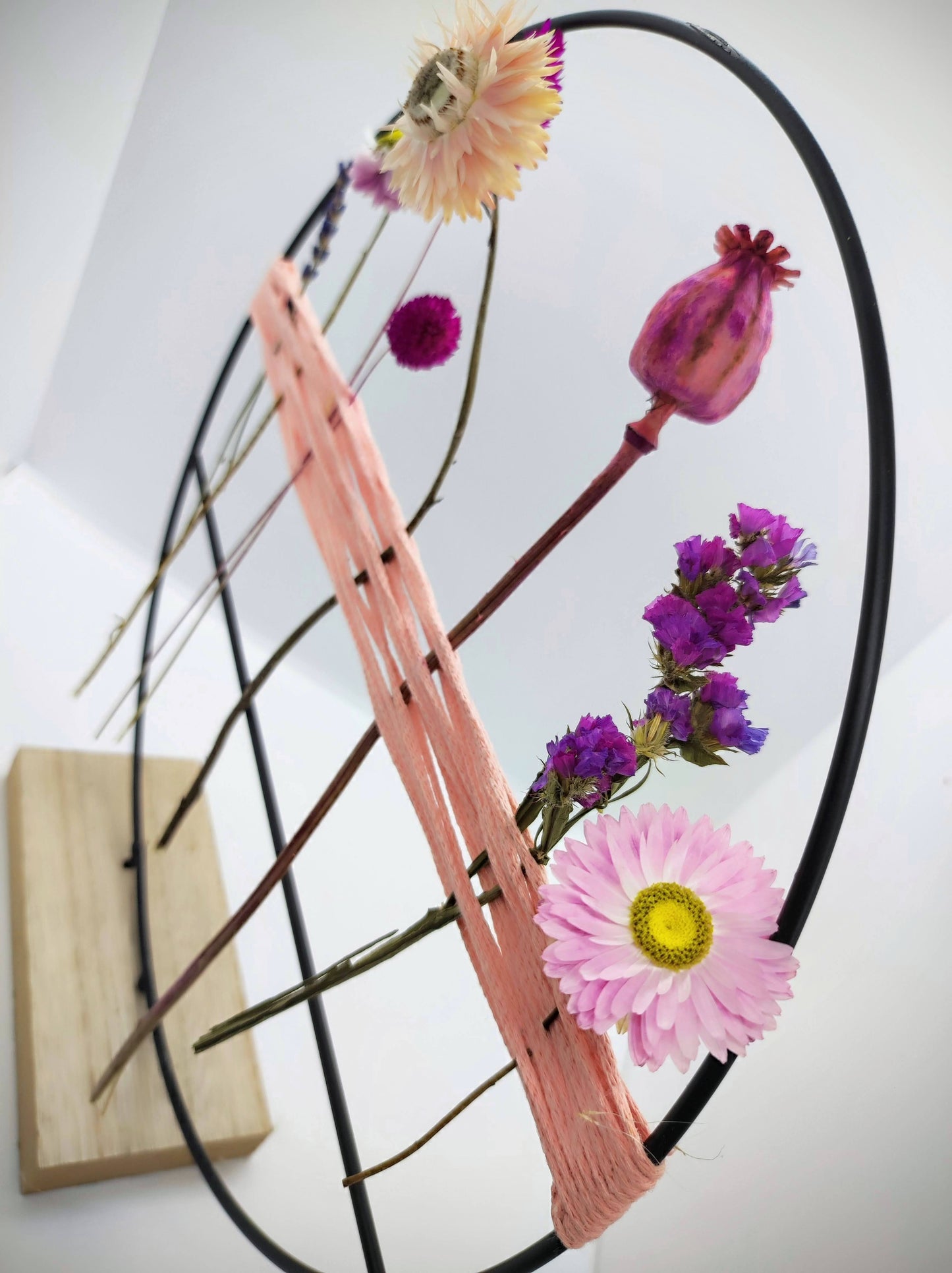 Hoopsie-Loop met droogbloemetjes en macramé ( + extra diverse reserve bloemetjes)