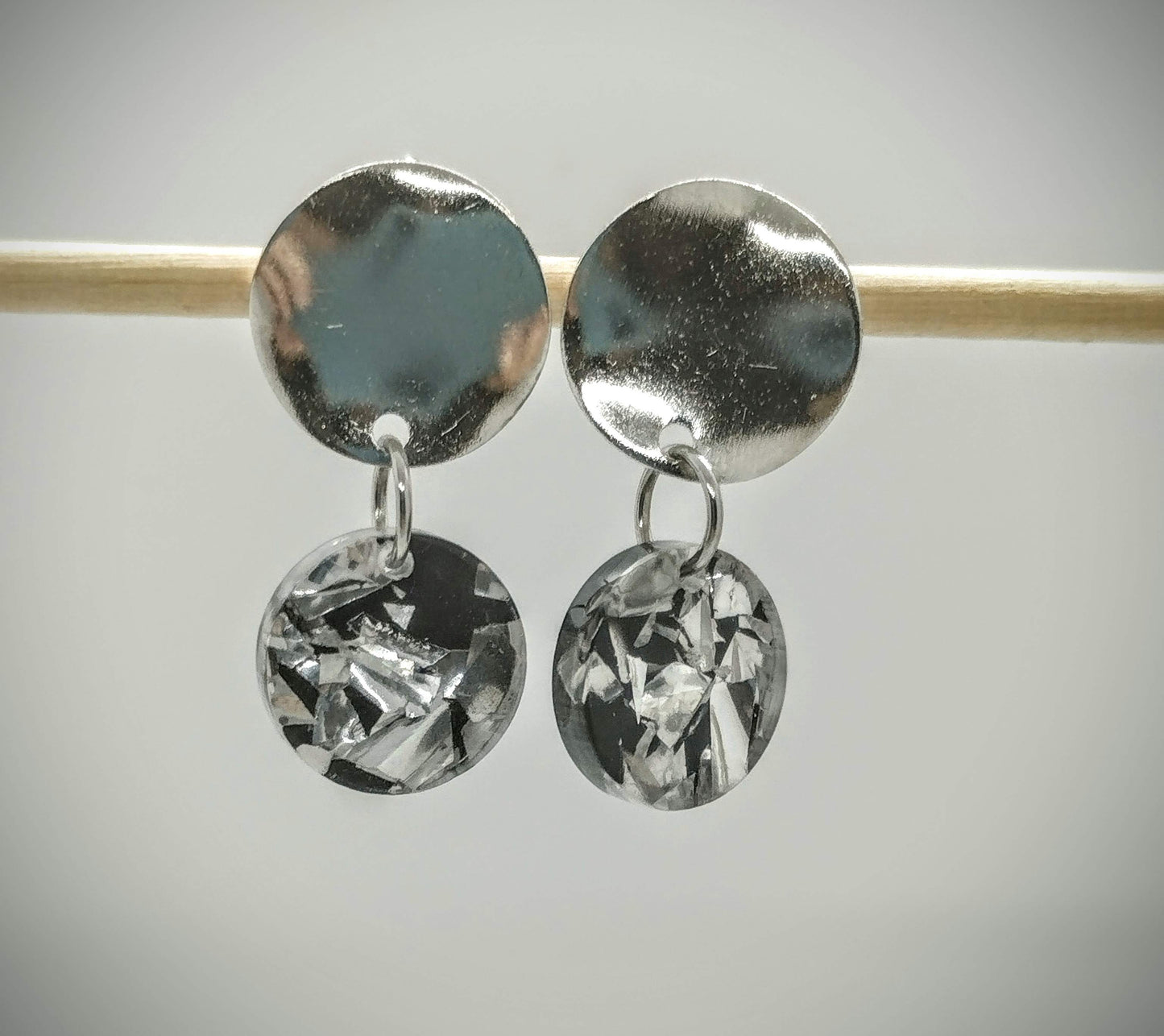 Oorbellenset Resin hangertjes Rond black/silver color (zilver - Nikkelvrij)
