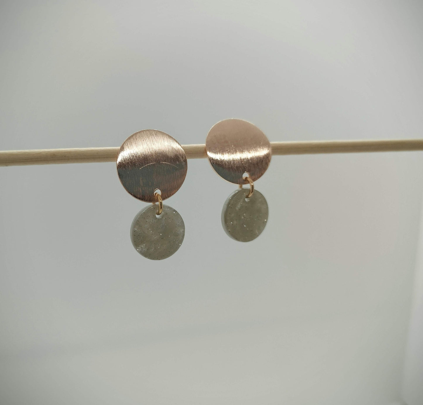 Oorbellenset Resin hangertjes Rond Grey color (Rose- Nikkelvrij)