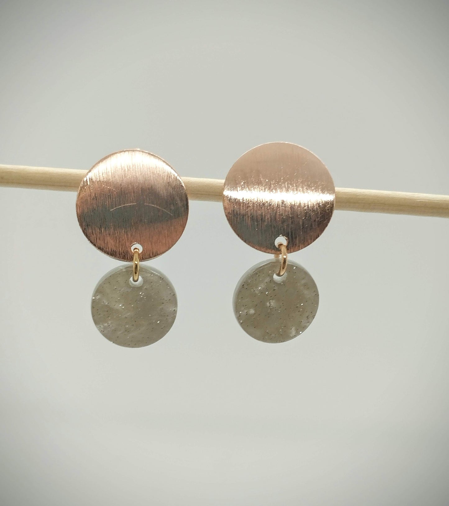 Oorbellenset Resin hangertjes Rond Grey color (Rose- Nikkelvrij)