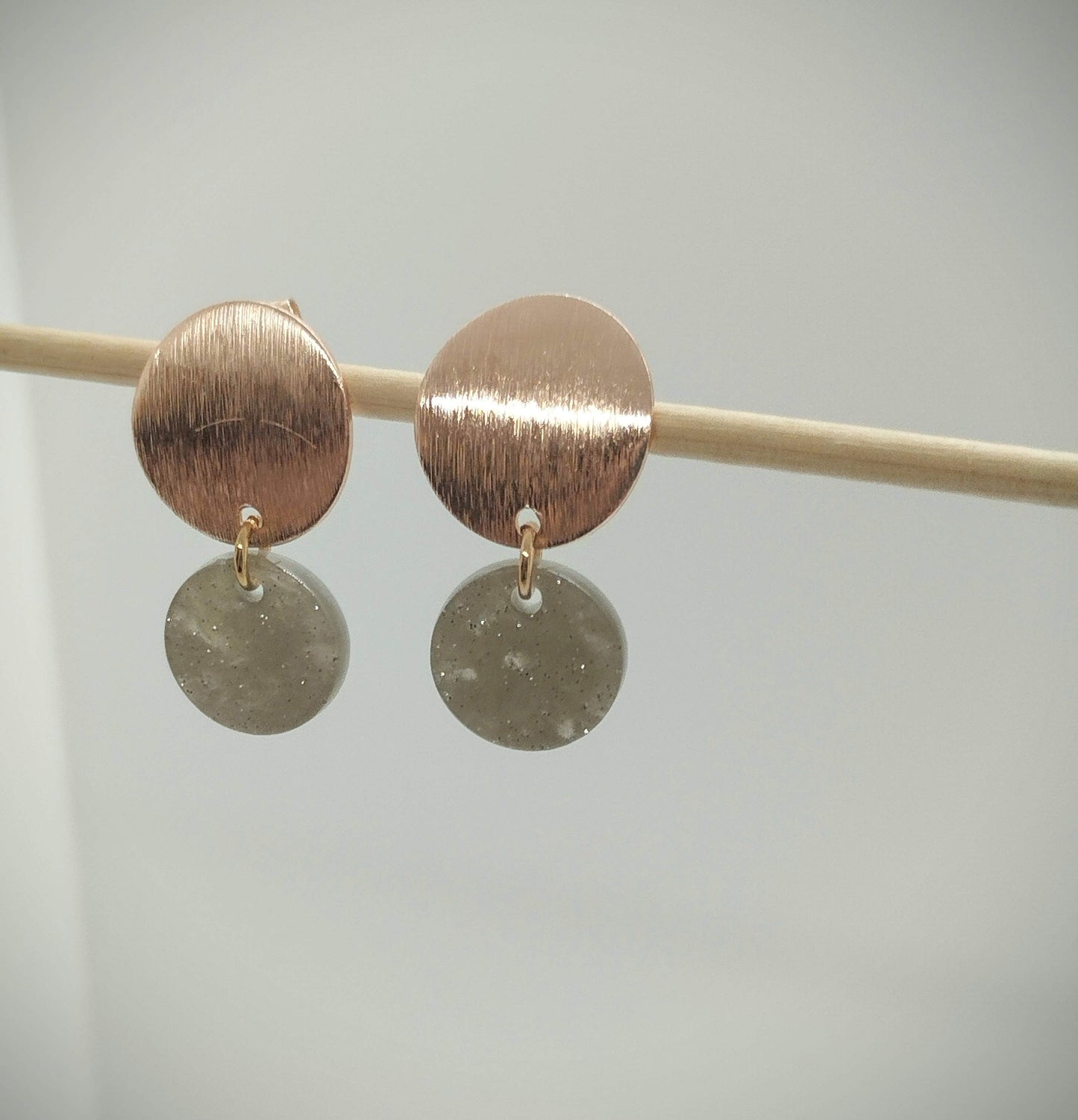 Oorbellenset Resin hangertjes Rond Grey color (Rose- Nikkelvrij)