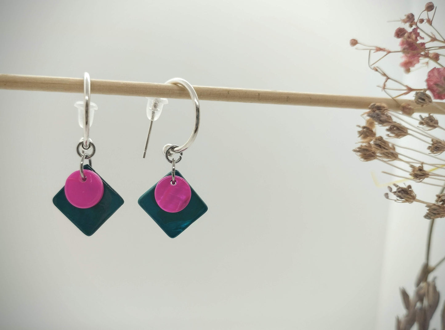 Oorbellenset schelp hangertjes halve rondjes met felle kleurtjes (Zilveren - Nikkelvrij)