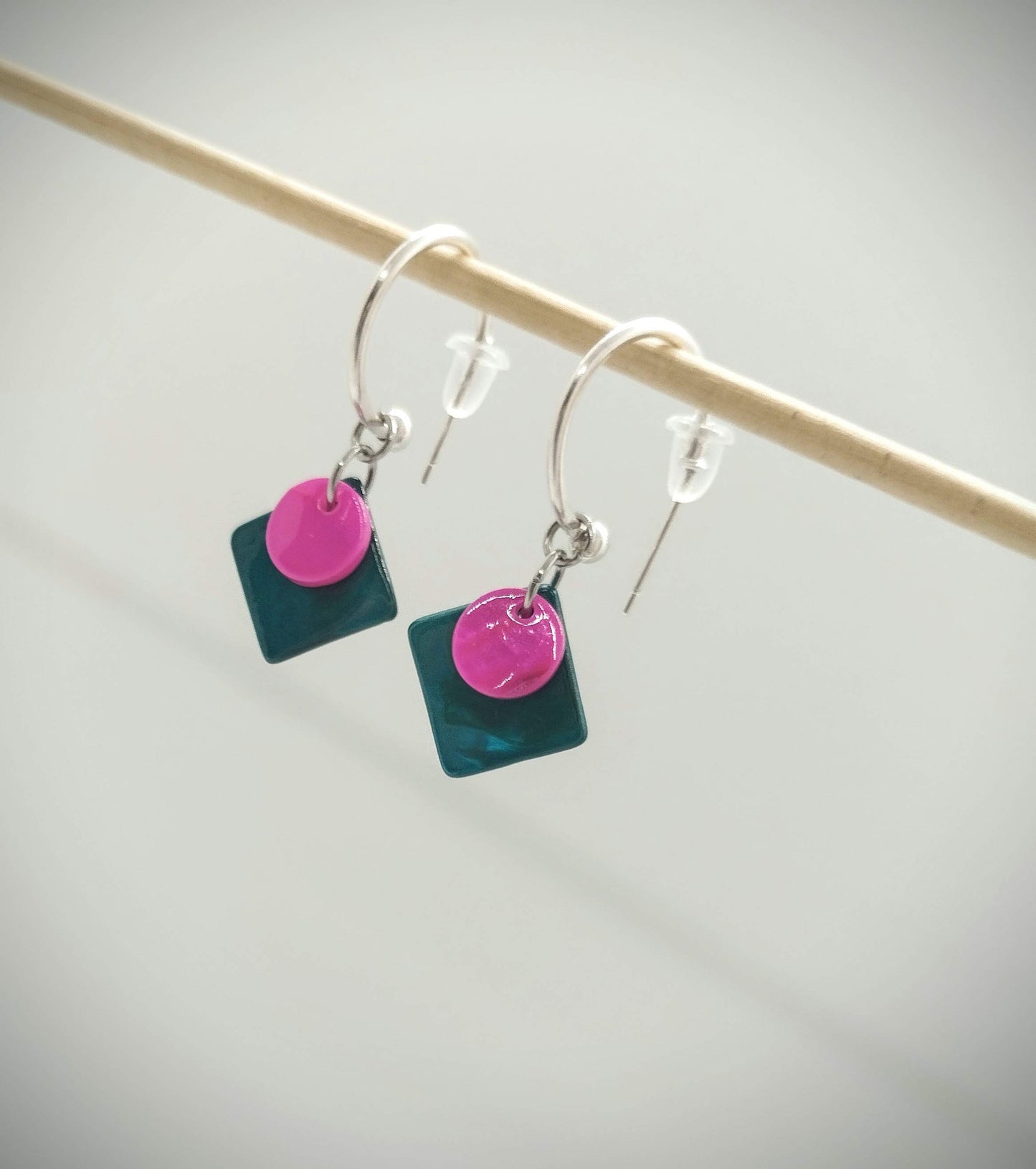 Oorbellenset schelp hangertjes halve rondjes met felle kleurtjes (Zilveren - Nikkelvrij)