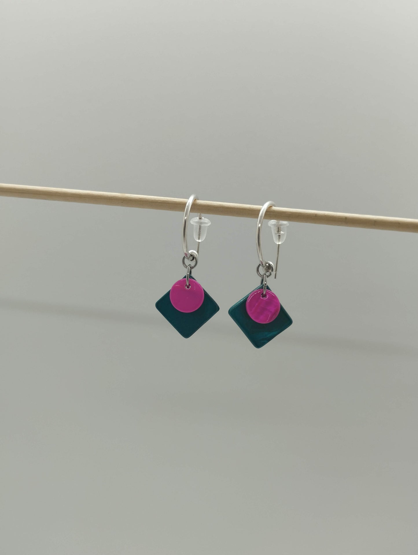 Oorbellenset schelp hangertjes halve rondjes met felle kleurtjes (Zilveren - Nikkelvrij)