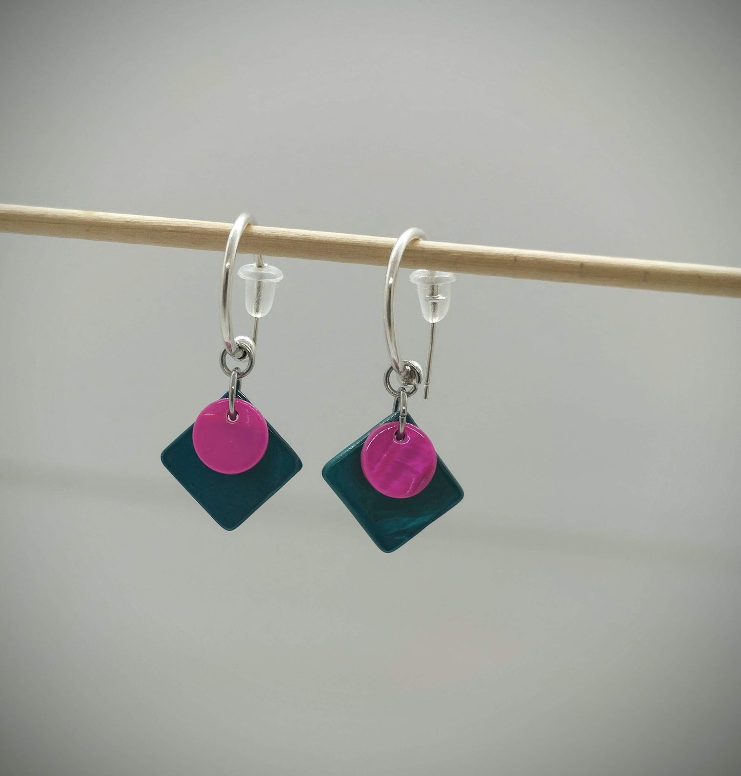 Oorbellenset schelp hangertjes halve rondjes met felle kleurtjes (Zilveren - Nikkelvrij)