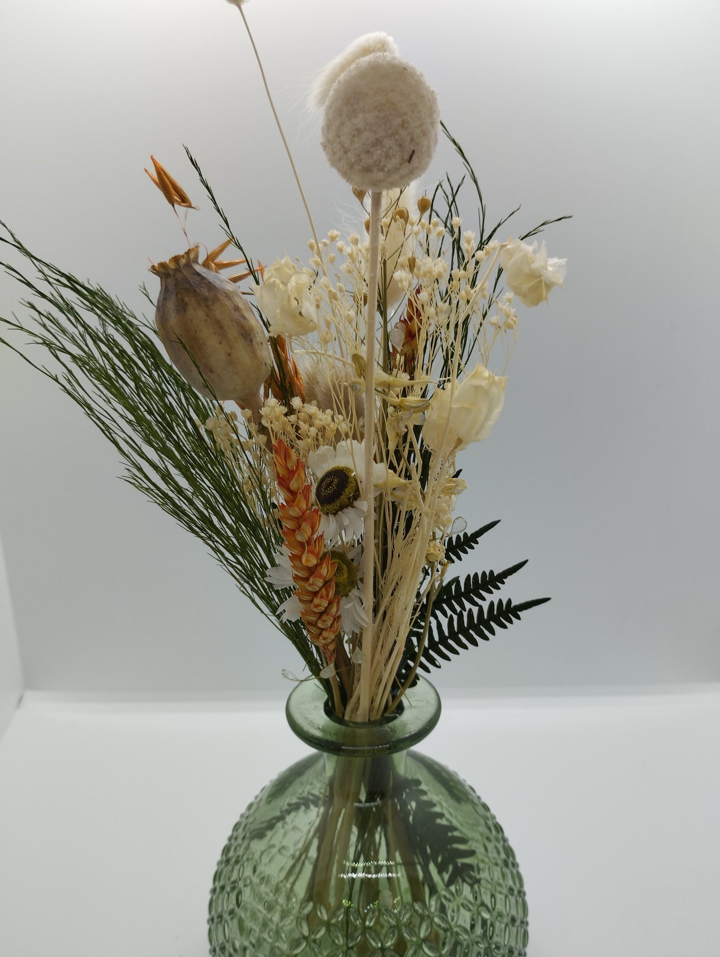 Droogbloemen in kleurrijk vaasje