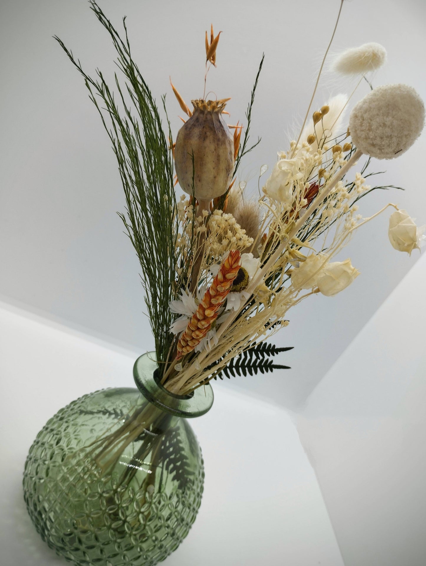 Droogbloemen in kleurrijk vaasje