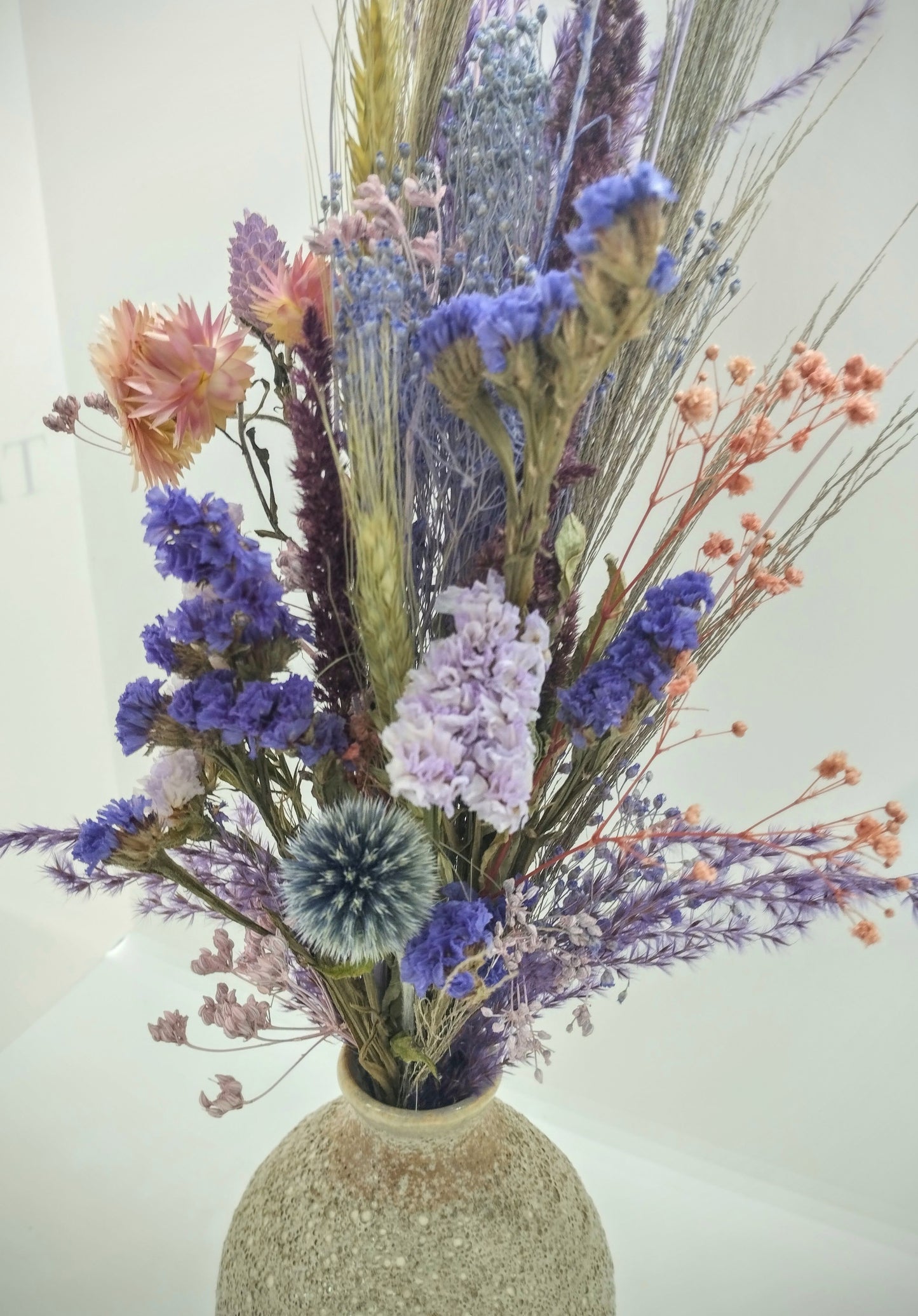 Combipakket: Keramieke vaasje met droogbloemen + 3 bescherm engeltjes
