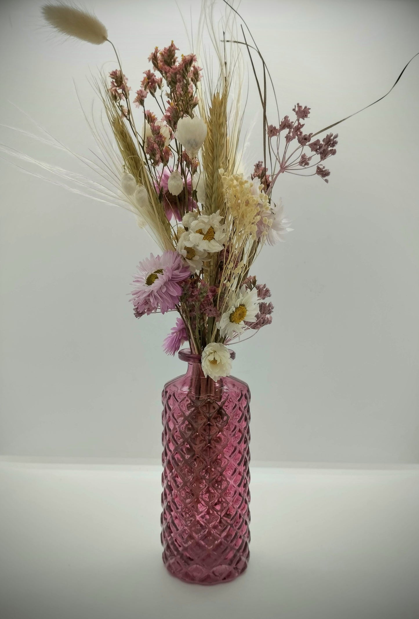 Droogbloemen in kleurrijk vaasje