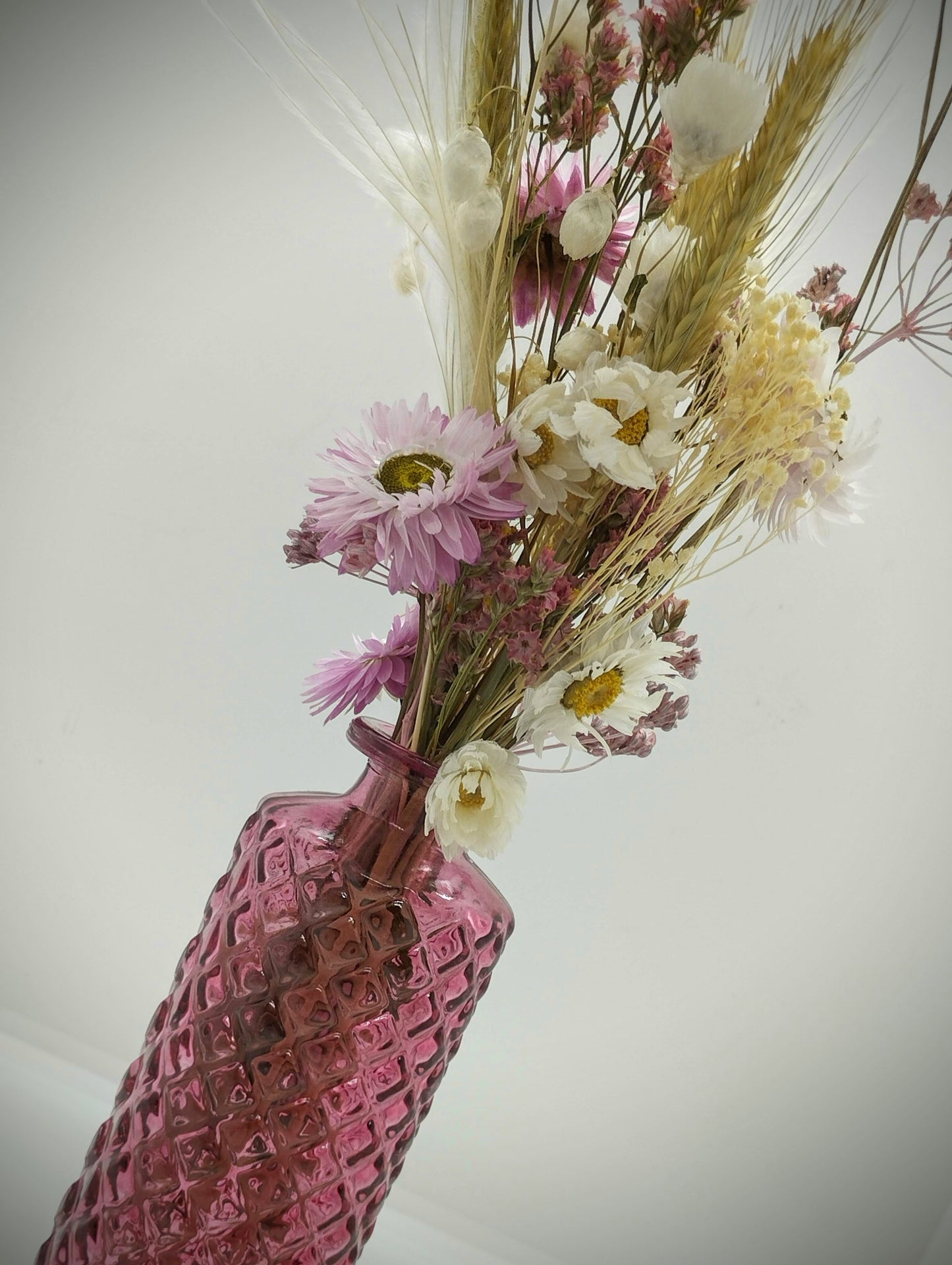Droogbloemen in kleurrijk vaasje