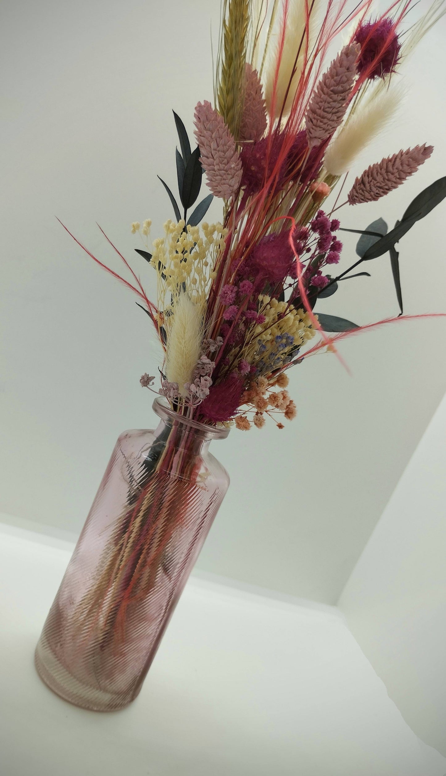 Droogbloemen in kleurrijk vaasje