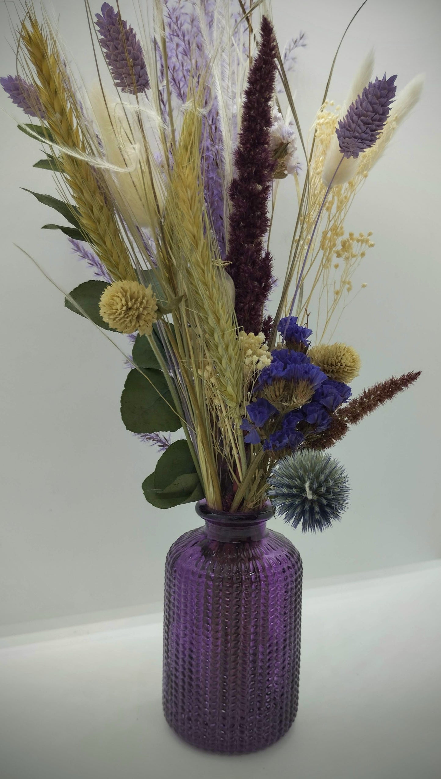 Droogbloemen in kleurrijk vaasje