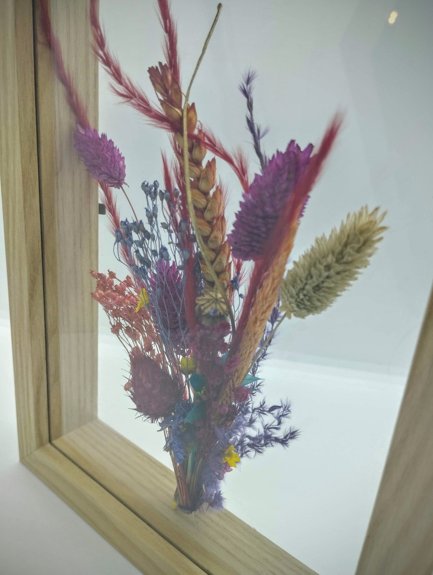 Droogbloemen in houten kader