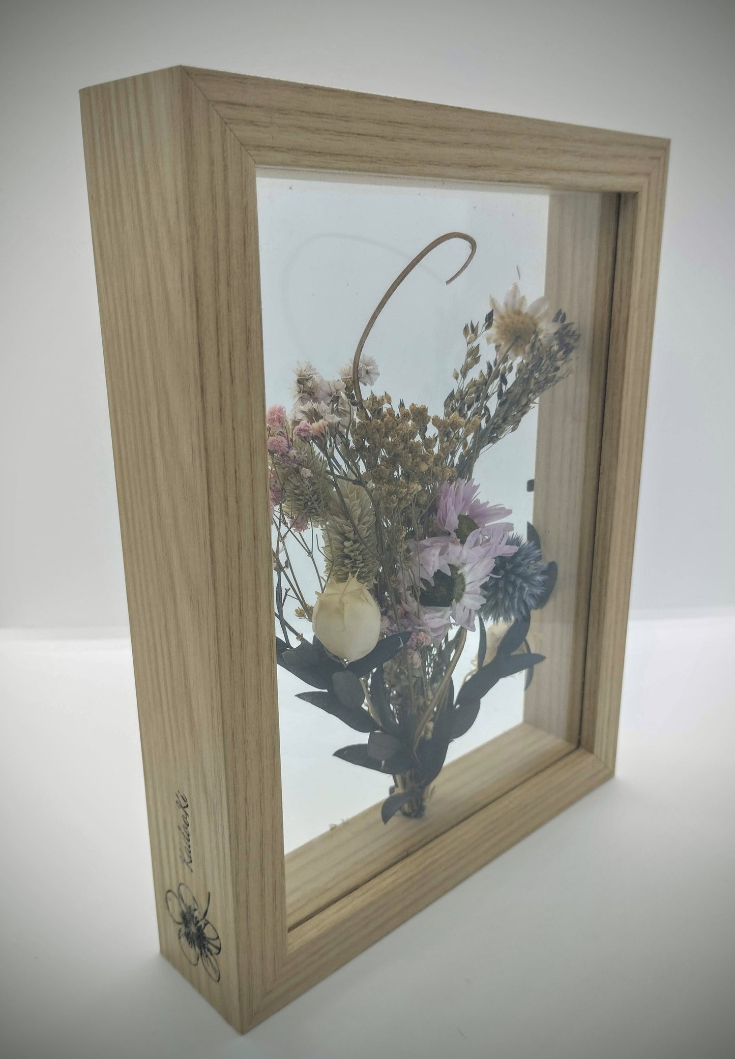 Droogbloemen in houten kader