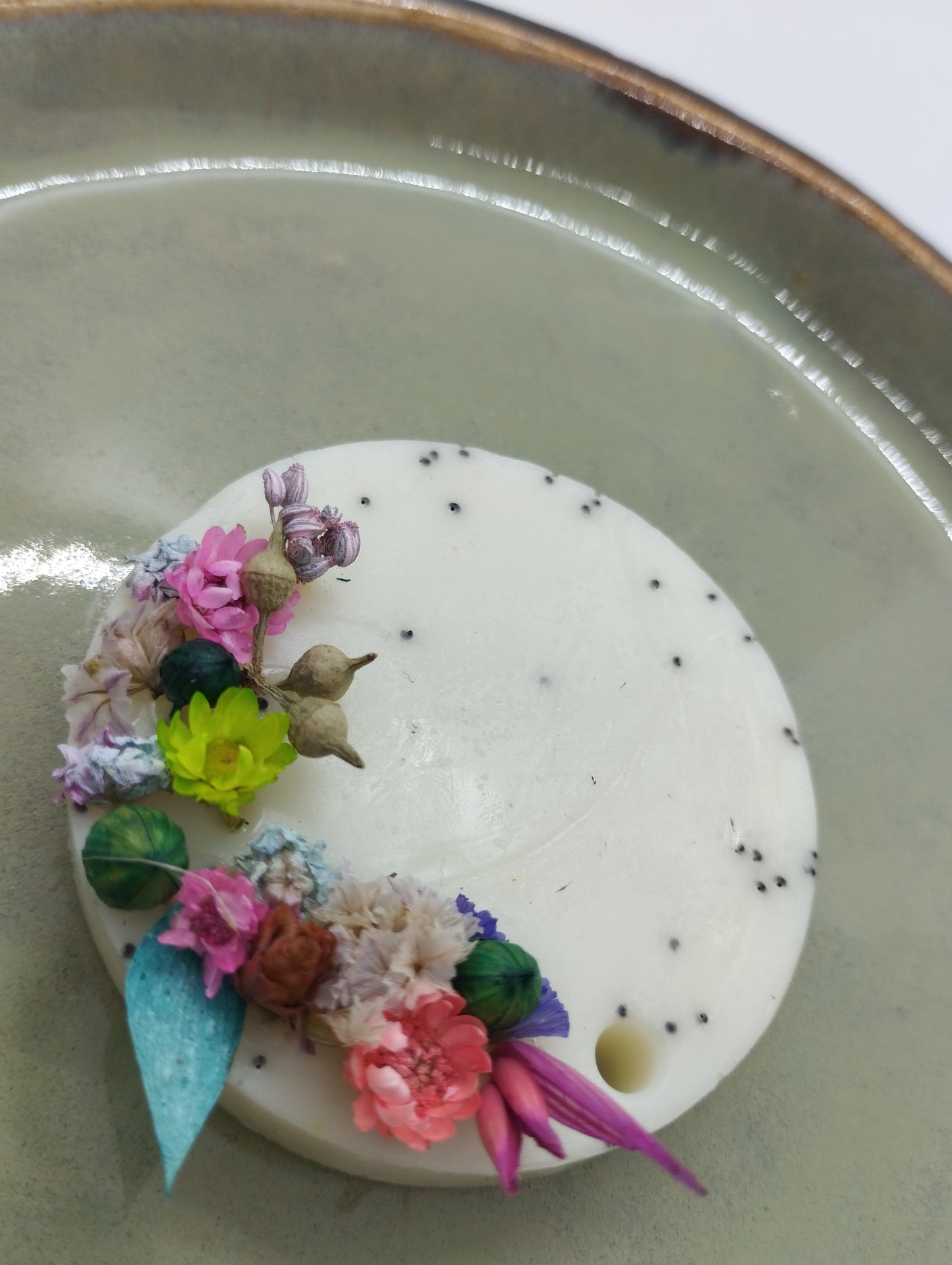 Zeepje met maanzaadjes en droogbloemen (fresh Cotton) - Bulkkorting (10+)