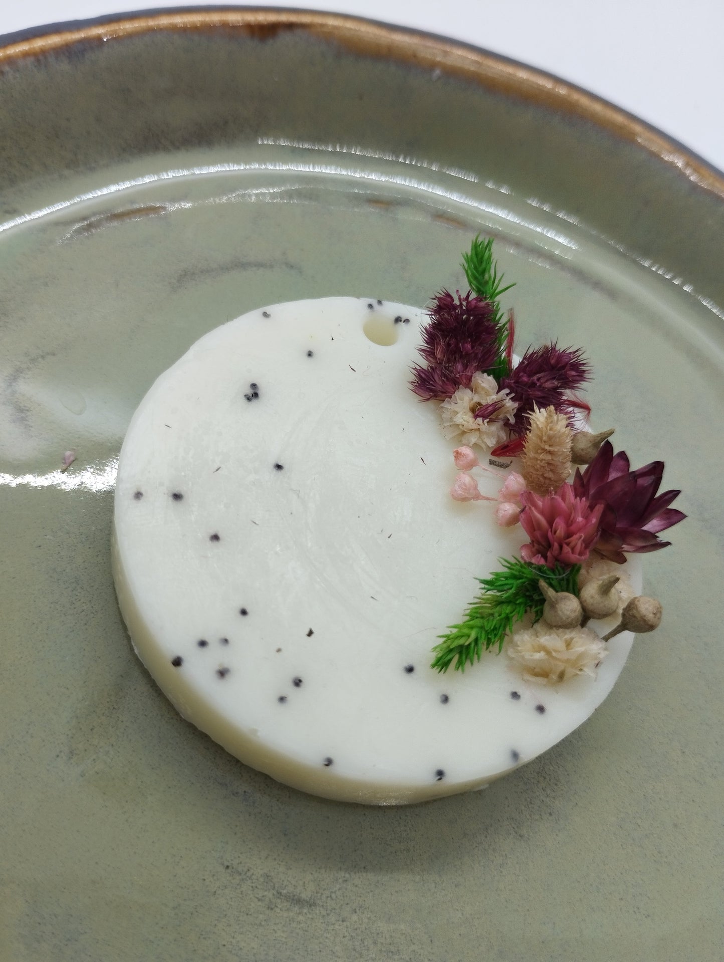 Zeepje met maanzaadjes en droogbloemen (fresh Cotton) - Bulkkorting (10+)