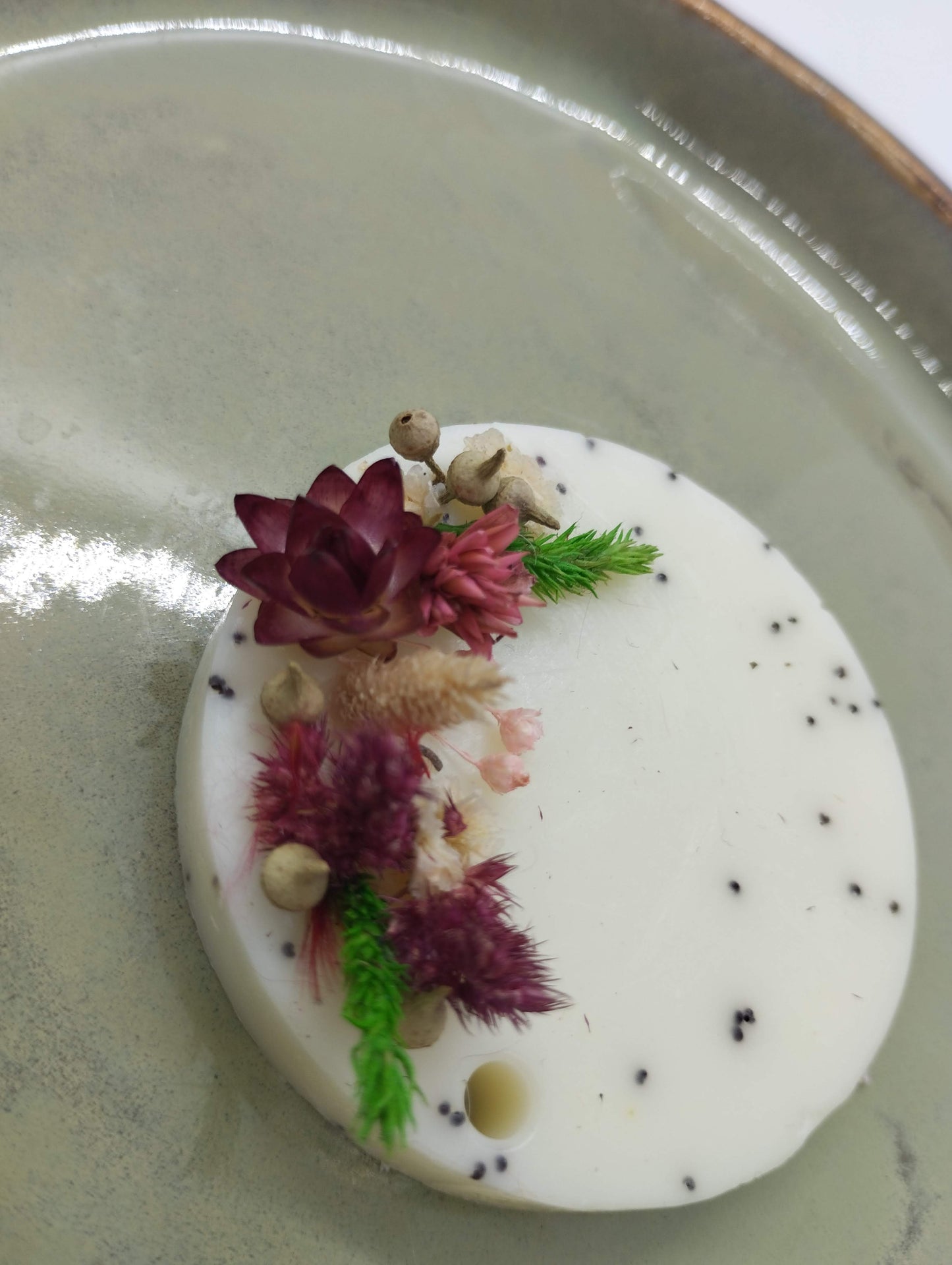 Zeepje met maanzaadjes en droogbloemen (fresh Cotton) - Bulkkorting (10+)