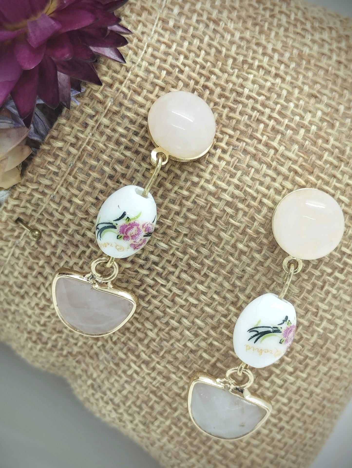Oorbellenset Rozenkwarts hangertjes & retro kraaltje(Goud - Nikkelvrij)