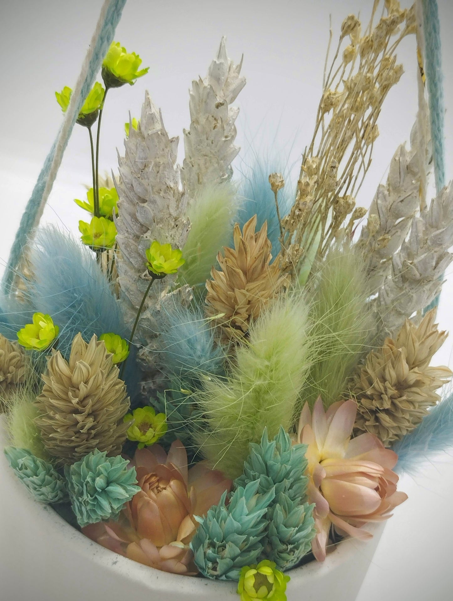 Hangpotje met Funny Face :-), droogbloemetjes & Macramé