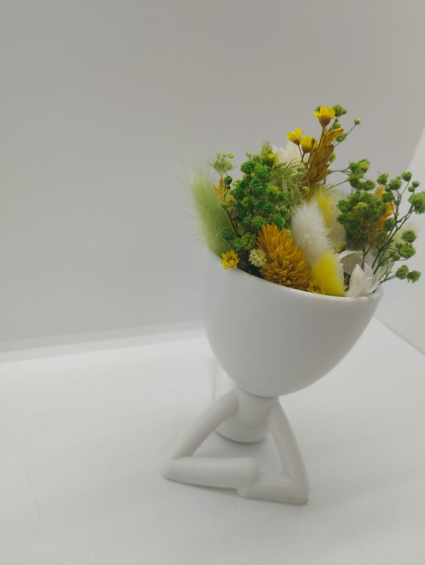 Plantenpotje mannetje met droogbloemen