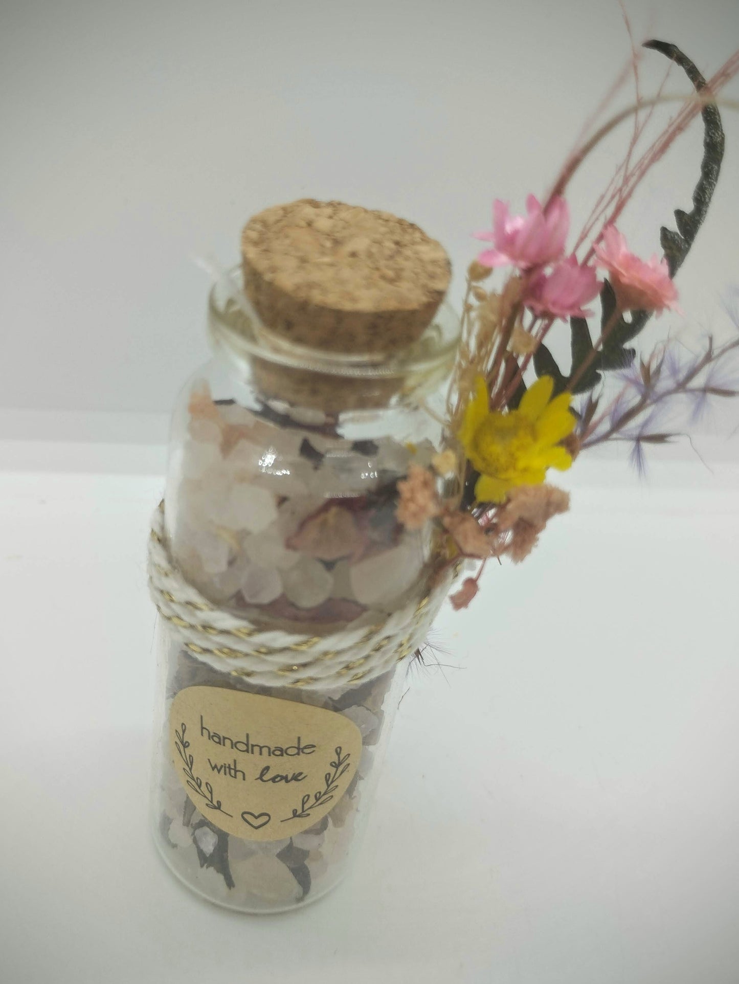 Wensflesje met Badzout & droogbloemen - hibiscus & rozenblaadjes