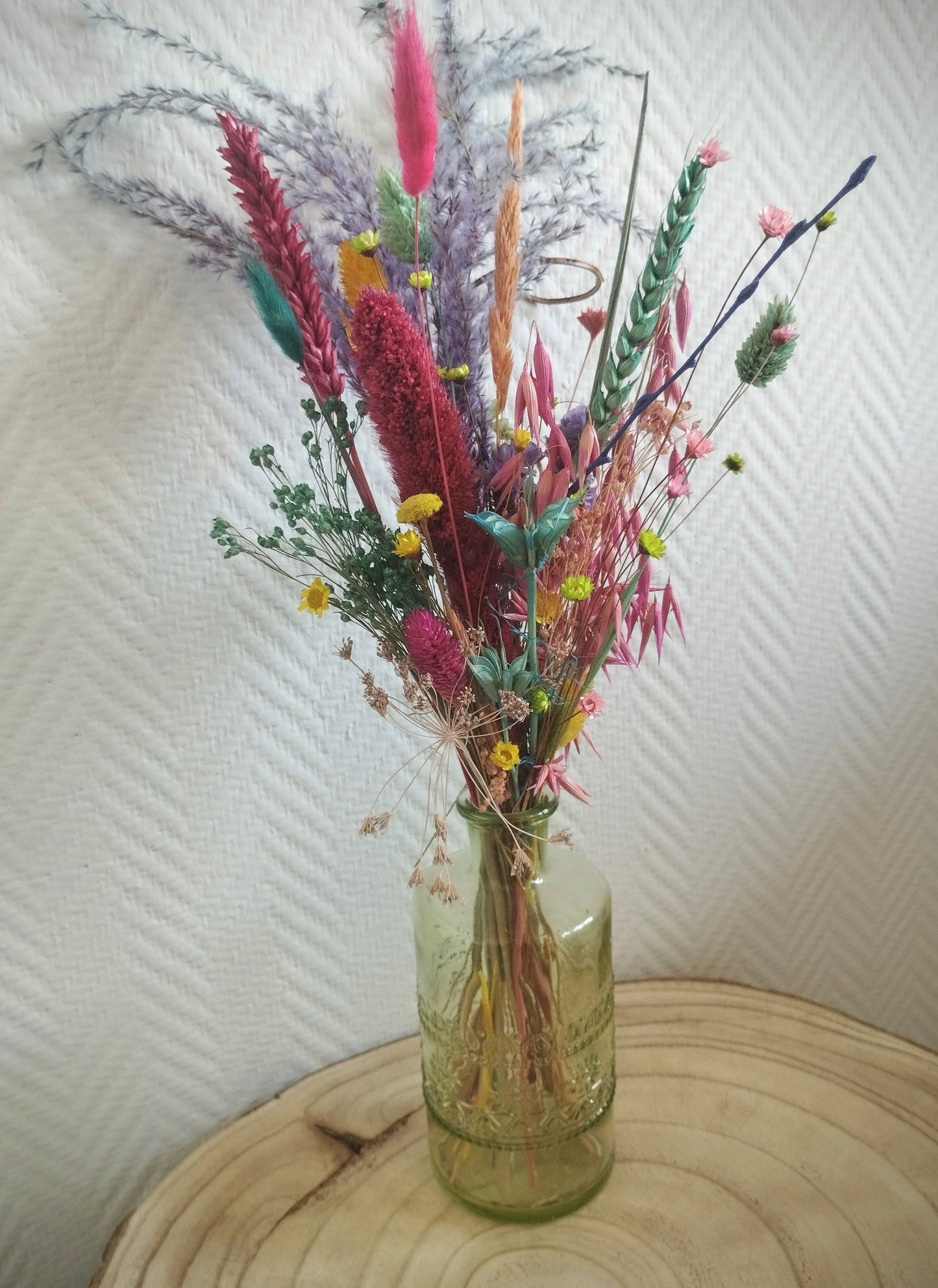 Droogbloemen in kleurrijk vaasje