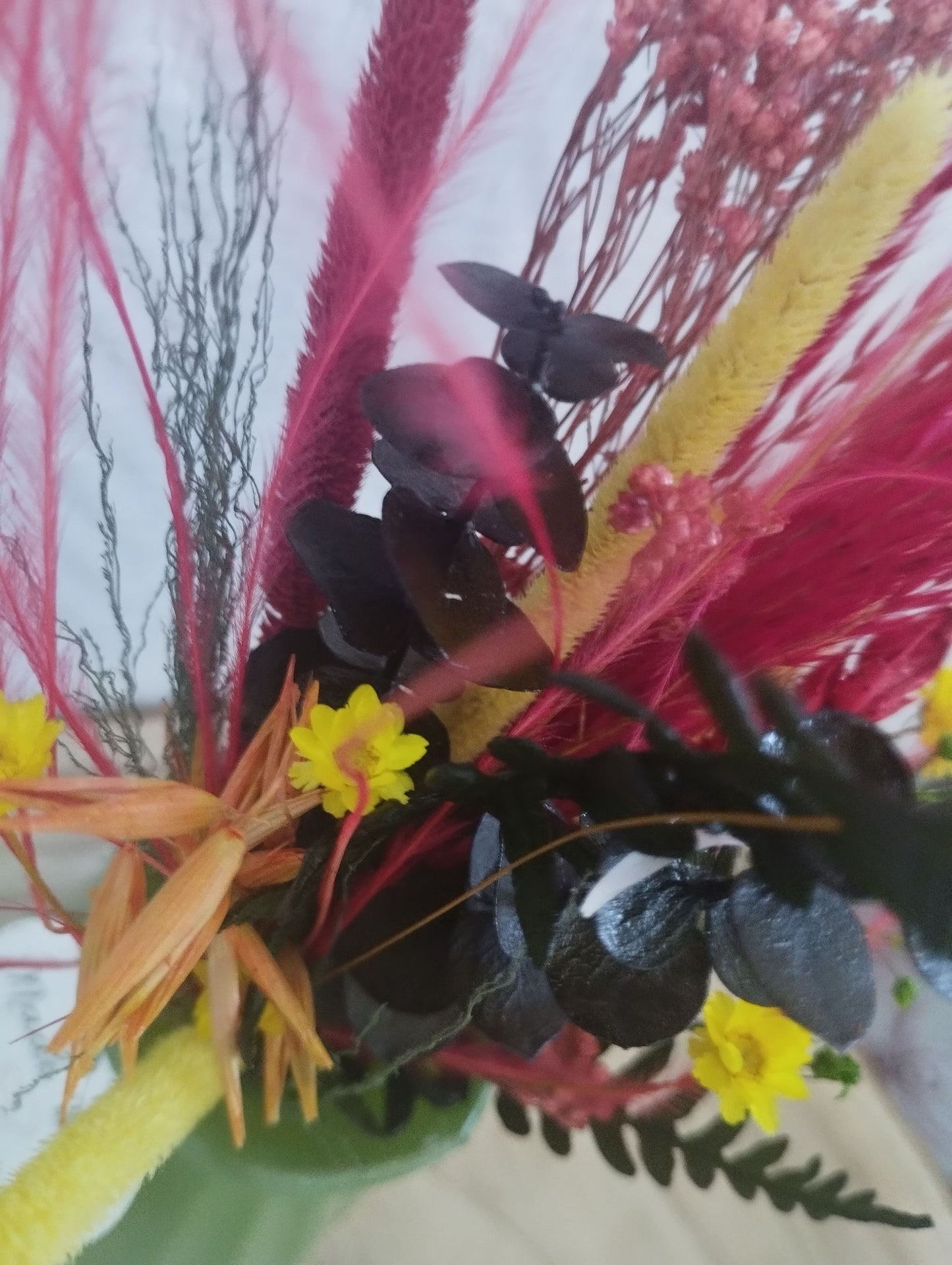 Droogbloemen in kleurrijk Porseleine vaasje