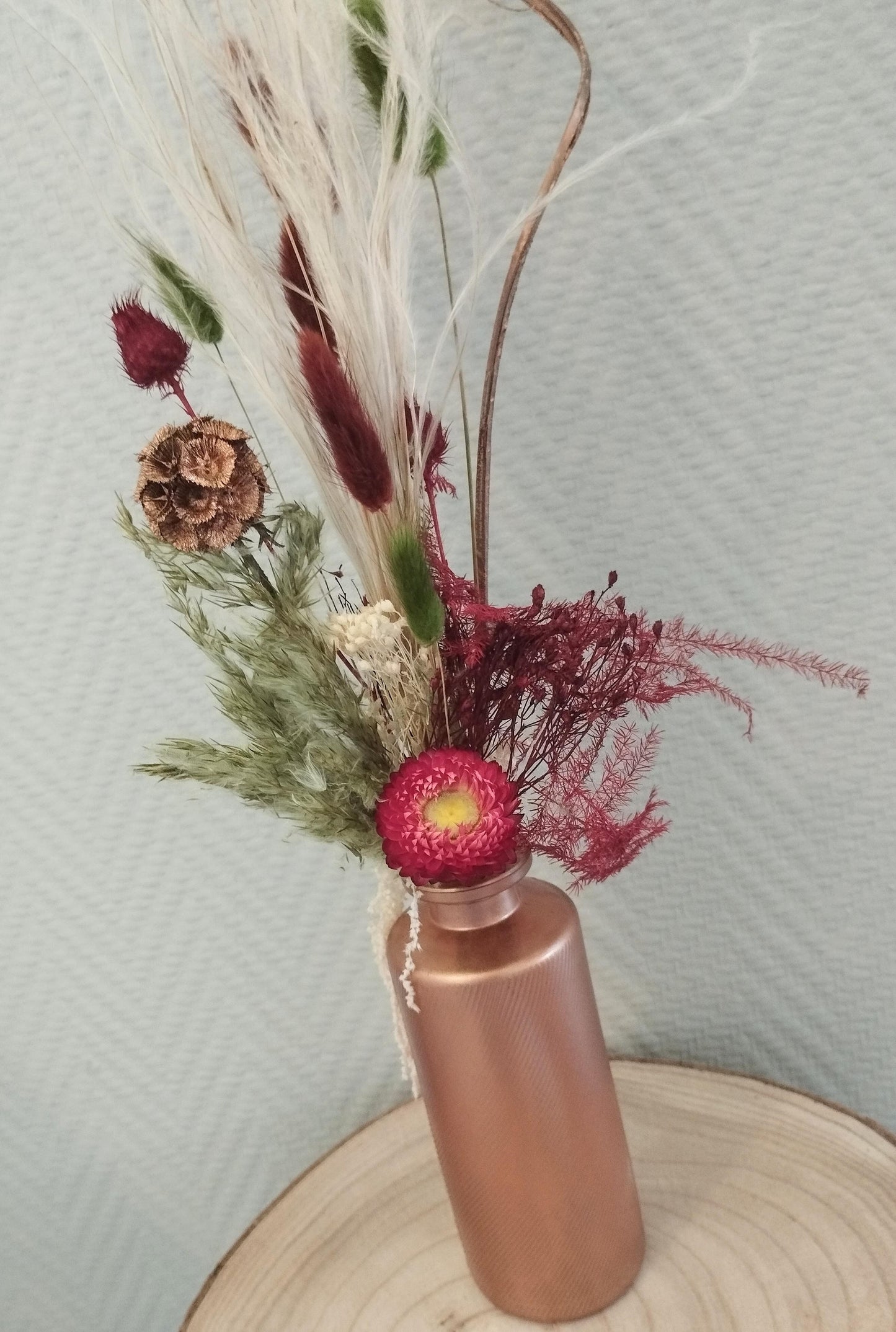 Droogbloemen in kleurrijk vaasje