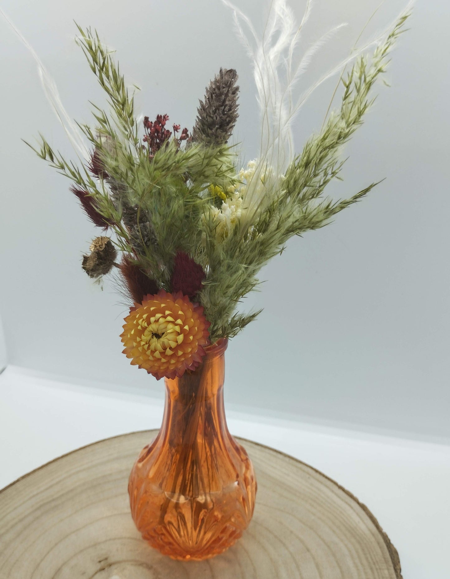 Droogbloemen in kleurrijk vaasje