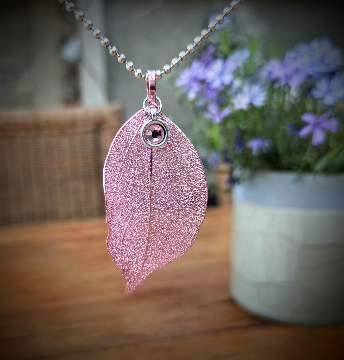 Ketting met Pink Leaf + diamantje (RVS-zilver)