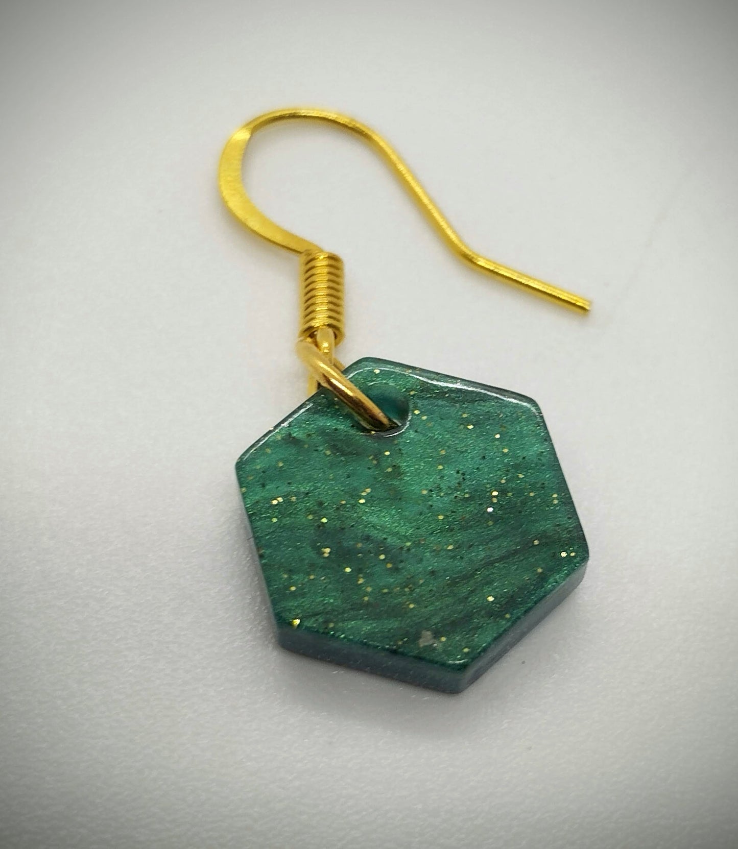 Oorbellenset Resin hangertjes Hexagon Ocean Green (Goud- Nikkelvrij)