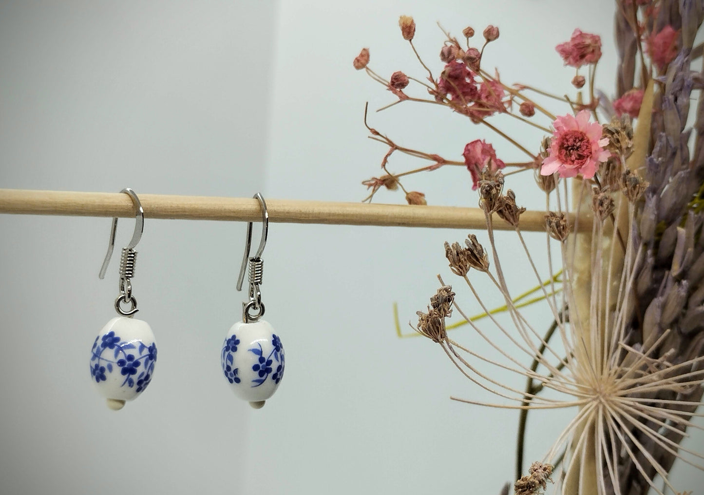 Oorbellenset Keramiek hangertjes OVAAL WHITE-DELFT BLUE (Zilver- Nikkelvrij)