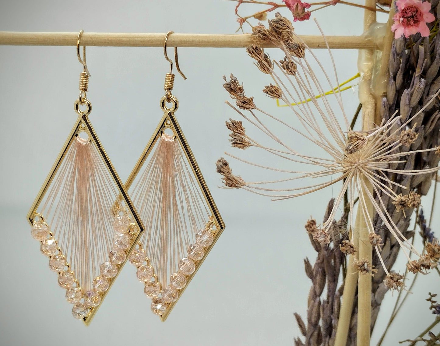 Oorbellenset MACRAMÉ RUIT EN FACETKRAALTJES Pink - hangertjes (Goud)