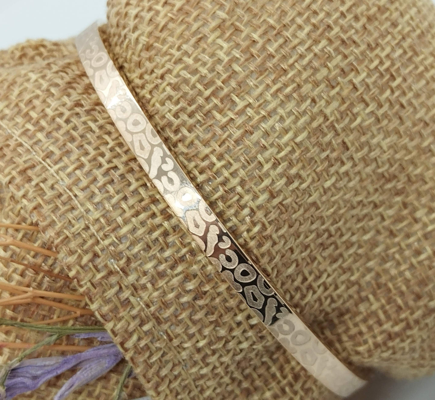 Armband (Rosé/goud RVS) met vaste kliksluiting met luipaardprint