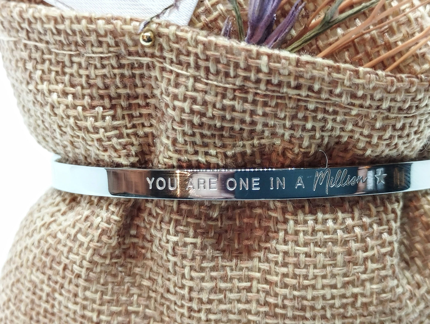 Armband (zilver RVS) met gravure: You are one in a million (vaste kliksluiting)