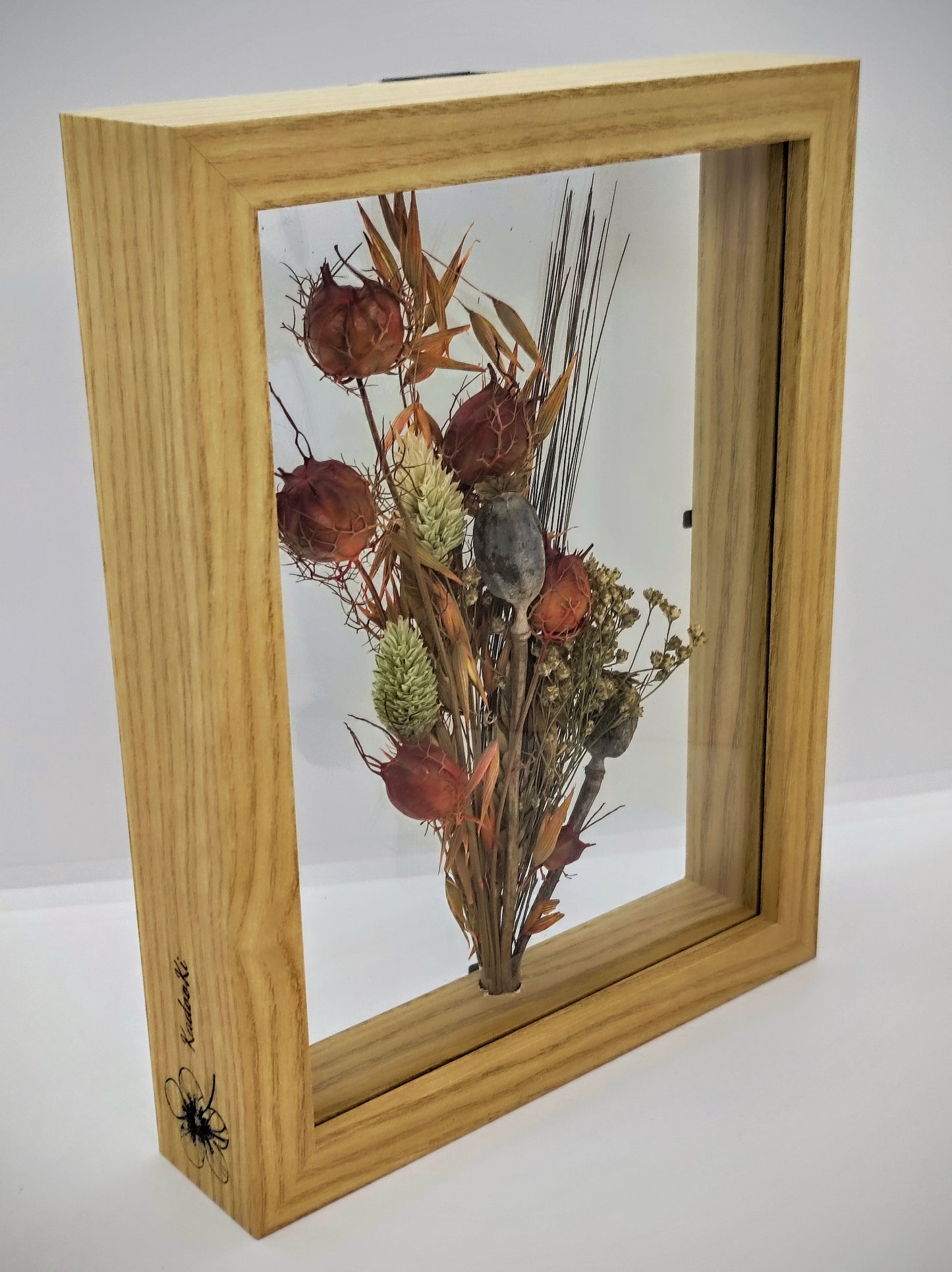 Droogbloemen in houten kader