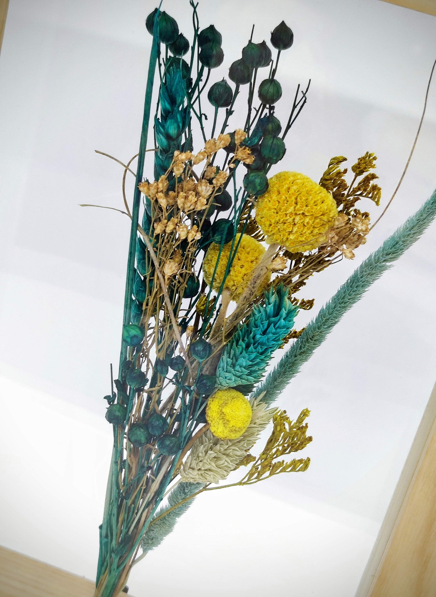 Droogbloemen in houten kader