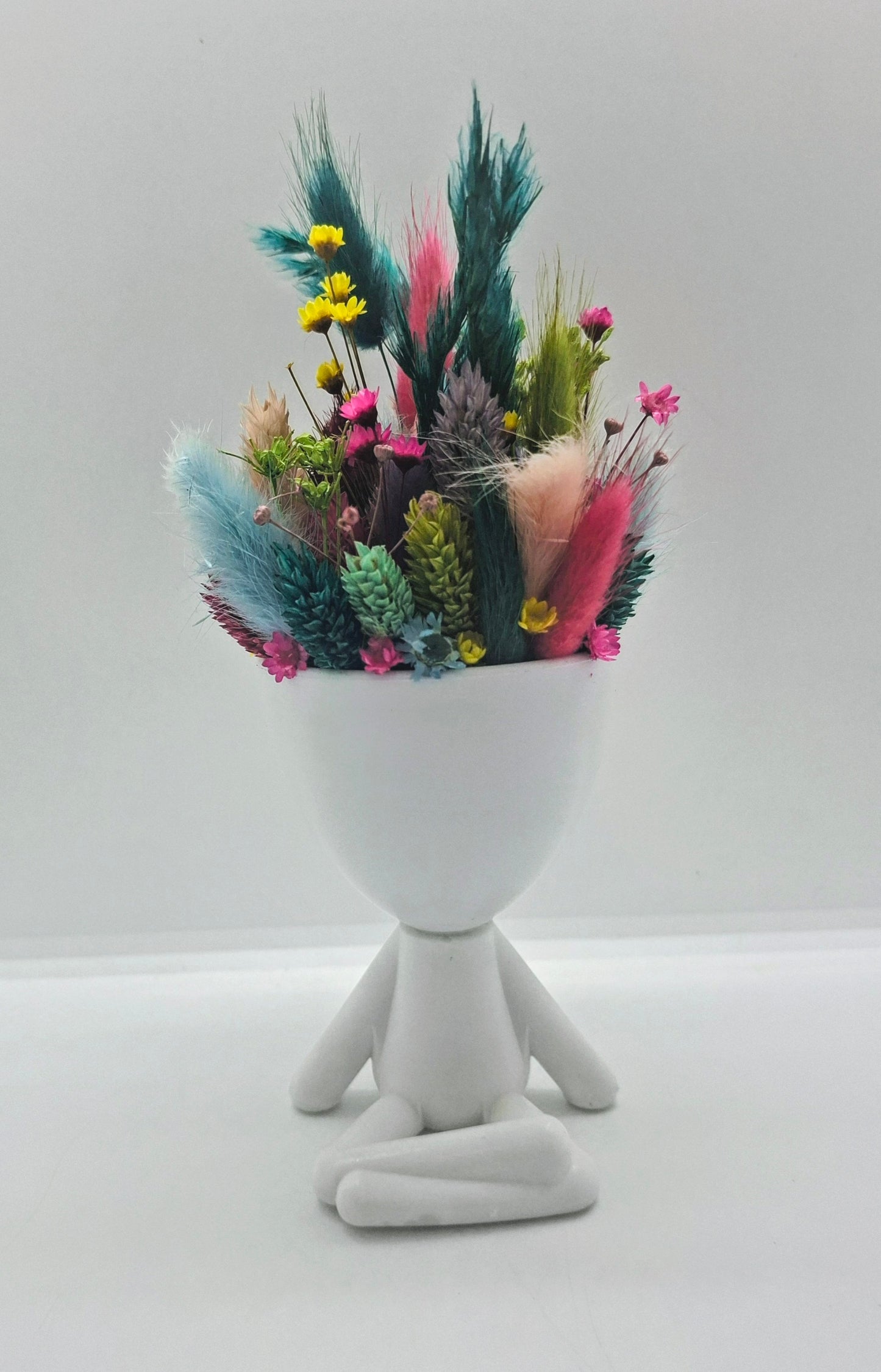 Plantenpotje mannetje met droogbloemen