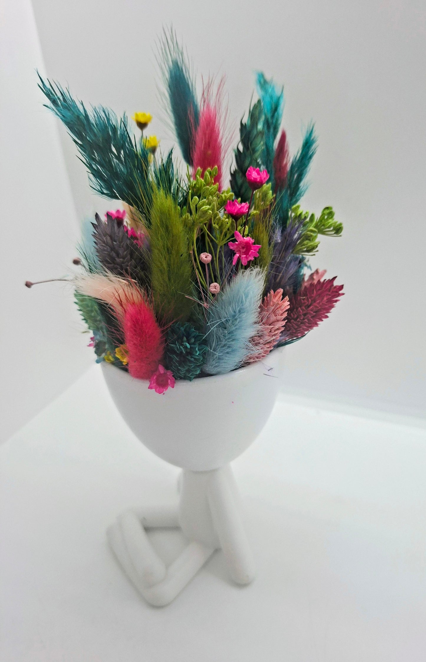 Plantenpotje mannetje met droogbloemen